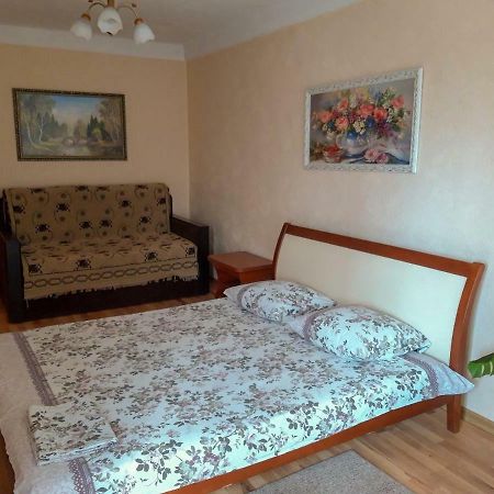 Apartment On Livoberezna Metro Station Kiev Bagian luar foto