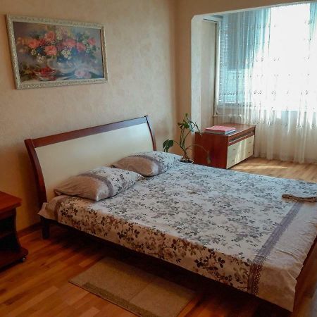 Apartment On Livoberezna Metro Station Kiev Bagian luar foto