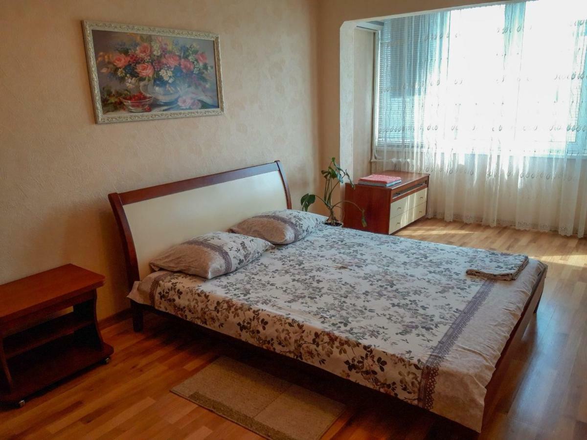 Apartment On Livoberezna Metro Station Kiev Bagian luar foto